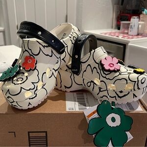 CROCS. Marimekko Platform slides